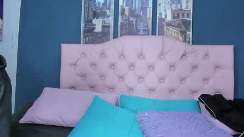 Snapshot of applehot_lr chatting on 09.19.25 sofi y kevin online show from 09.19.25