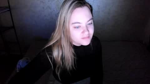 Snapshot of appleyummybuns chatting on 10.30.25 appleyummybuns online show from 10.30.25