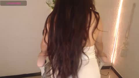 Abril Freelance Model online show from 02.09.25