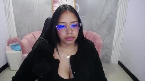 Snapshot of april_heart_ch chatting on 10.29.25 April online show from 10.29.25