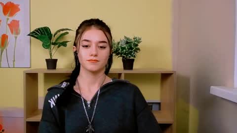 Snapshot of aprillswift_ chatting on 12.21.24 Aprill online show from 12.21.24