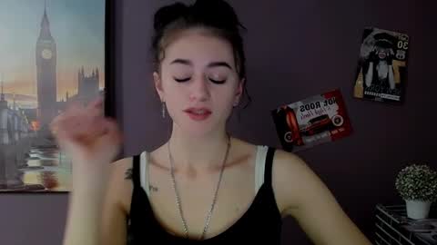 Snapshot of aprillswift_ chatting on 02.12.25 Aprill online show from 02.12.25