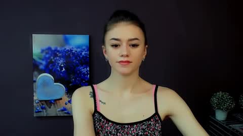 Snapshot of aprillswift_ chatting on 02.25.25 Aprill online show from 02.25.25