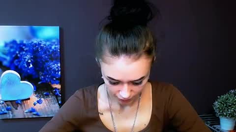 Snapshot of aprillswift_ chatting on 03.09.25 Aprill online show from 03.09.25