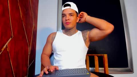 Snapshot of aquiles_elpapi chatting on 10.31.25 AquilesElpapi online show from 10.31.25
