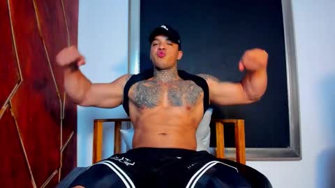 Snapshot of aquiles_elpapi chatting on 11.01.25 AquilesElpapi online show from 11.01.25