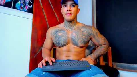 Snapshot of aquiles_elpapi chatting on 11.23.25 AquilesElpapi online show from 11.23.25