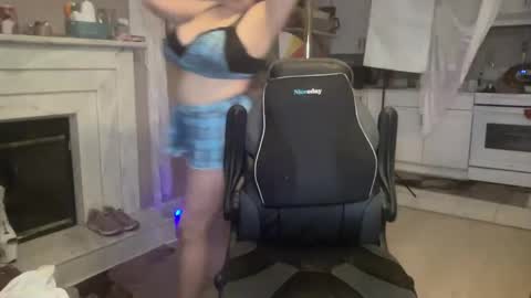 Snapshot of arabbustybeauty chatting on 02.19.25 BustyPrincessLeila online show from 02.19.25