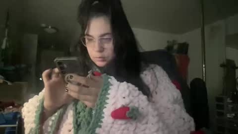 Snapshot of arabbustybeauty chatting on 10.22.25 BustyPrincessLeila online show from 10.22.25