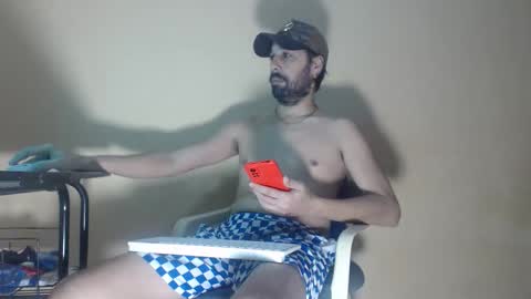 Snapshot of arabebigcock chatting on 11.10.25 ARABE online show from 11.10.25