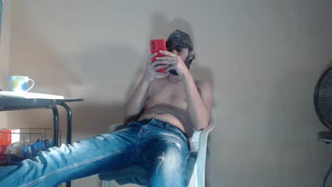 Snapshot of arabebigcock chatting on 11.25.25 ARABE online show from 11.25.25