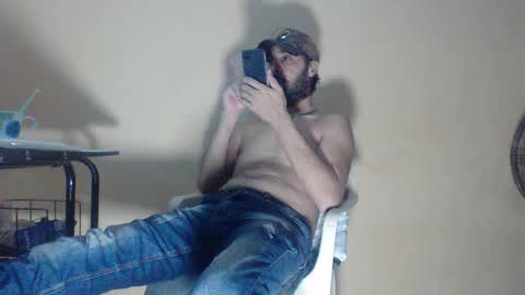 Snapshot of arabebigcock chatting on 11.27.25 ARABE online show from 11.27.25