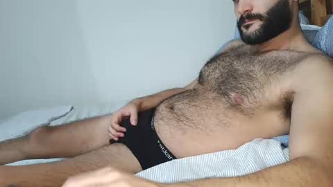 Snapshot of arabhairy90 chatting on 03.10.25 hairycub online show from 03.10.25