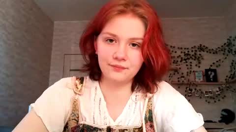 Snapshot of aracelisisofo chatting on 06.17.26 Sarah online show from 06.17.26