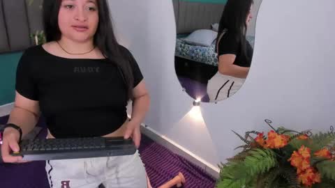 Snapshot of aradia_kiss chatting on 09.27.25 aradia_kiss online show from 09.27.25