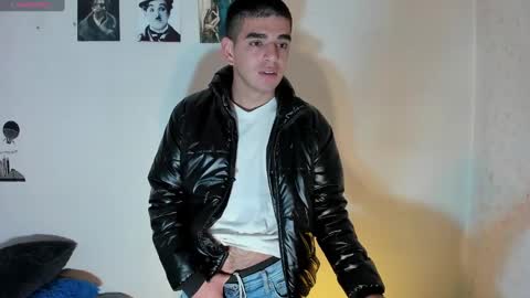 Snapshot of ares_johnsonn chatting on 12.04.24 Ares online show from 12.04.24