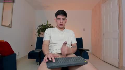 Snapshot of ares_johnsonn chatting on 10.05.25 Ares online show from 10.05.25