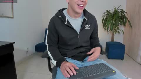 Snapshot of ares_johnsonn chatting on 10.14.25 Ares online show from 10.14.25