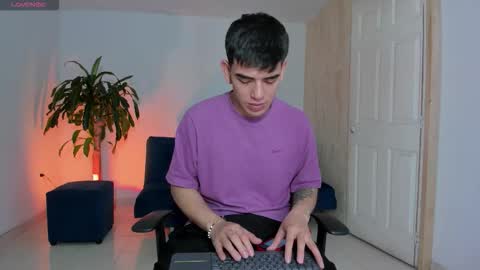 Snapshot of ares_johnsonn chatting on 11.04.25 Ares online show from 11.04.25