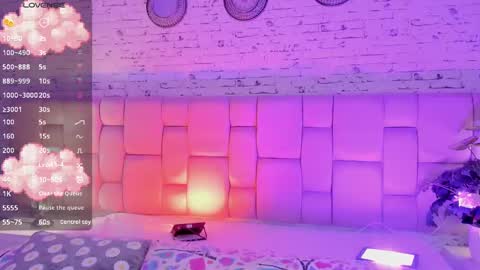 Snapshot of ari_sunshine chatting on 12.27.24 Ari online show from 12.27.24