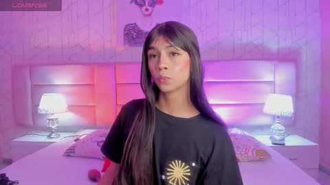 Snapshot of ari_sunshine chatting on 12.28.24 Ari online show from 12.28.24