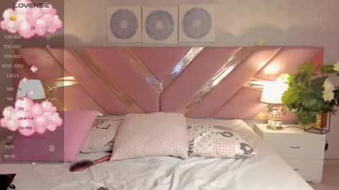 Snapshot of ari_sunshine chatting on 01.13.25 Ari online show from 01.13.25