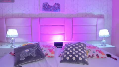 Snapshot of ari_sunshine chatting on 01.14.25 Ari online show from 01.14.25