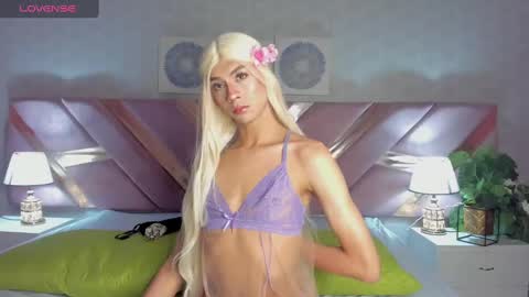 Snapshot of ari_sunshine chatting on 01.20.25 Ari online show from 01.20.25