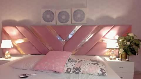 Snapshot of ari_sunshine chatting on 02.05.25 Ari online show from 02.05.25