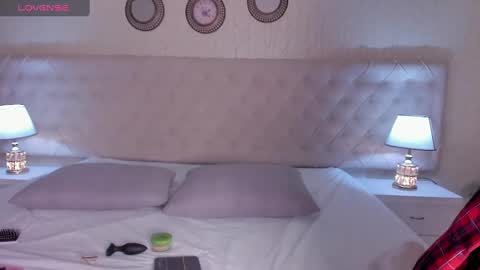 Snapshot of ari_sunshine chatting on 02.05.25 Ari online show from 02.05.25