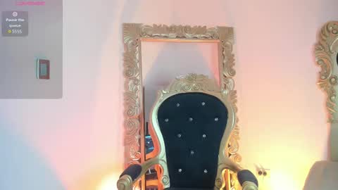 Snapshot of ari_sunshine chatting on 09.11.25 Ari online show from 09.11.25