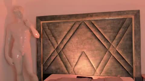 Snapshot of ari_sunshine chatting on 10.04.25 Ari online show from 10.04.25