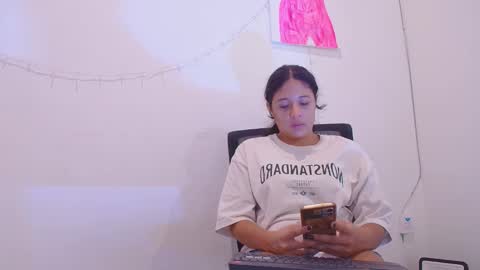 Snapshot of aria_arthur chatting on 09.22.25 aria_arthur online show from 09.22.25