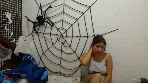 Snapshot of aria_arthur chatting on 10.29.25 aria_arthur online show from 10.29.25