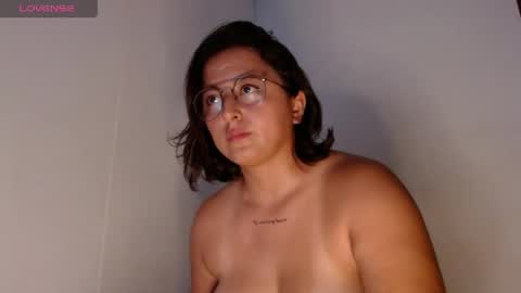 Snapshot of aria_bronw chatting on 04.26.26 AriaBronw online show from 04.26.26