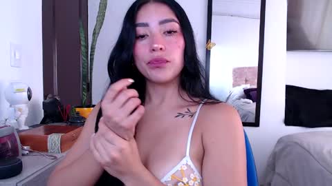 Snapshot of aria_castelli chatting on 05.26.26 Aria Castelli online show from 05.26.26