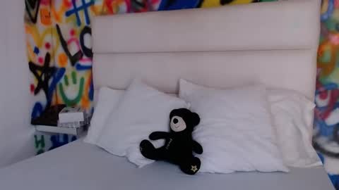 Snapshot of aria_martiin chatting on 12.04.24 aria online show from 12.04.24