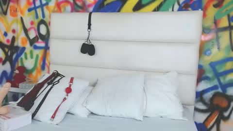 Snapshot of aria_martiin chatting on 12.11.24 aria online show from 12.11.24