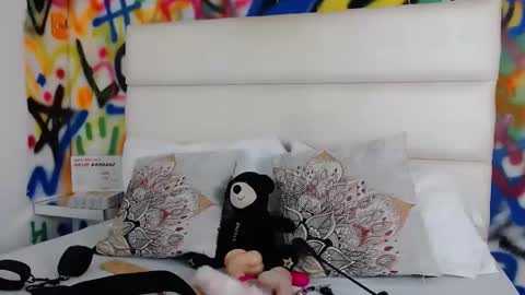 Snapshot of aria_martiin chatting on 12.18.24 aria online show from 12.18.24