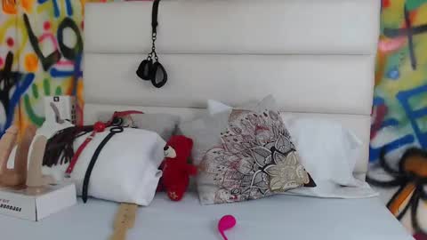 Snapshot of aria_martiin chatting on 02.12.25 aria online show from 02.12.25