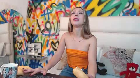 Snapshot of aria_martiin chatting on 11.16.25 aria online show from 11.16.25