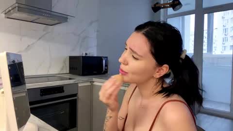 Snapshot of aria_soleil chatting on 01.03.25 Aria online show from 01.03.25