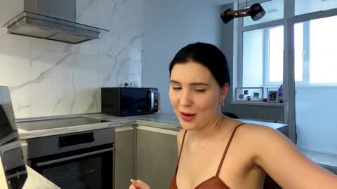 Snapshot of aria_soleil chatting on 01.04.25 Aria online show from 01.04.25