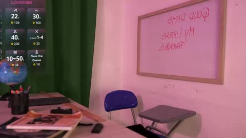 Snapshot of aria_velvet_ chatting on 05.26.26 Ariana online show from 05.26.26