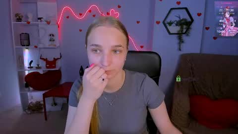 Snapshot of aria_voss_ chatting on 05.27.26 aria_voss_ online show from 05.27.26