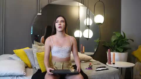 Snapshot of ariaa_isabell chatting on 07.15.26 Ariaa online show from 07.15.26