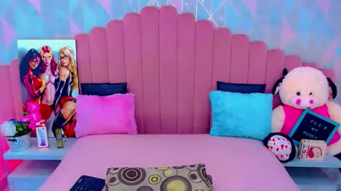 Snapshot of ariadna_princes chatting on 12.19.25 ARIADNA online show from 12.19.25