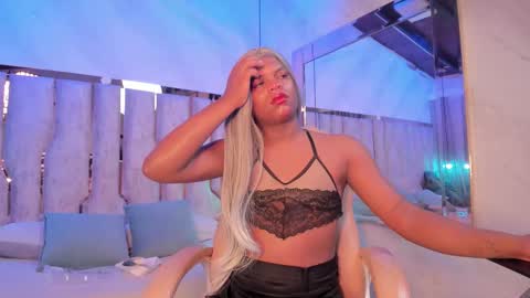 ariana_grande233 online show from 03.15.26