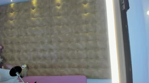 Snapshot of ariana_morelly chatting on 04.16.26 ARIANA MORELLY online show from 04.16.26