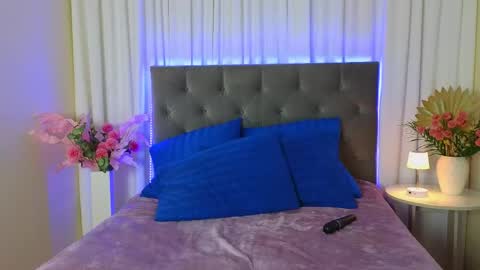 Snapshot of ariana_petite chatting on 04.23.26 Ariana online show from 04.23.26